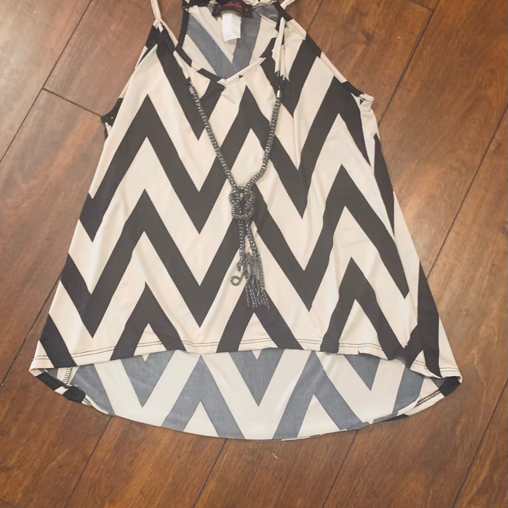 Annebelle Chevron Pattern Sleeveless Top with Necklace